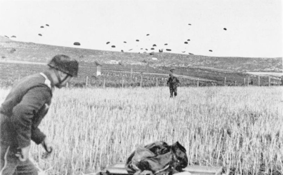 Γερμανοί αλεξιπτωτιστές στην Κρήτη, Μάιος του 1941. Πηγή: Bundesarchiv, Bild 141-0864 / CC-BY-SA